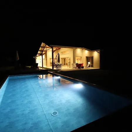 Vila Climatisee Pour 10 Pers. A Avec Piscine Chauffee - Fr-1-379-169 Soustons